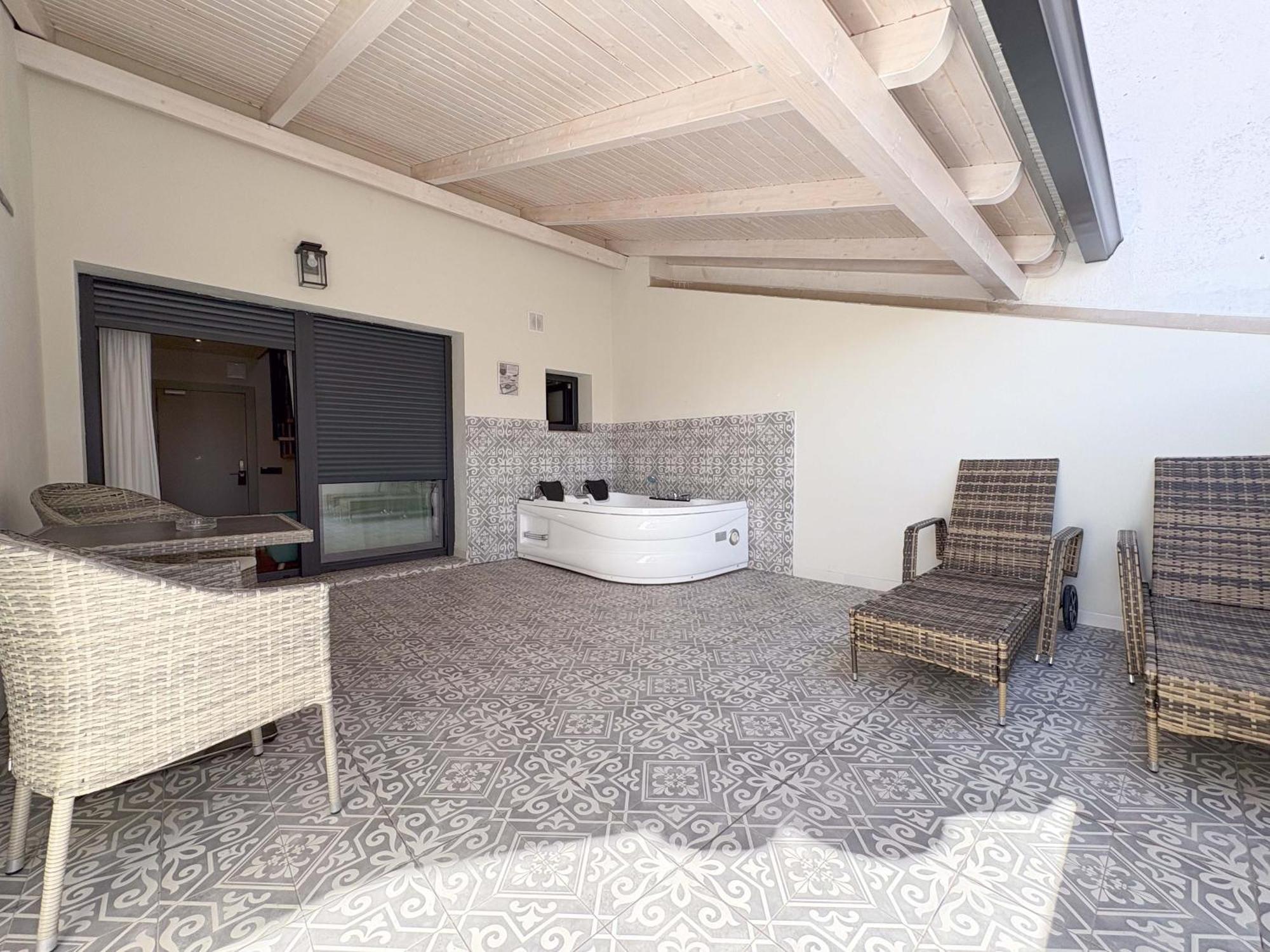 Akla Hotel Badajoz Exterior photo